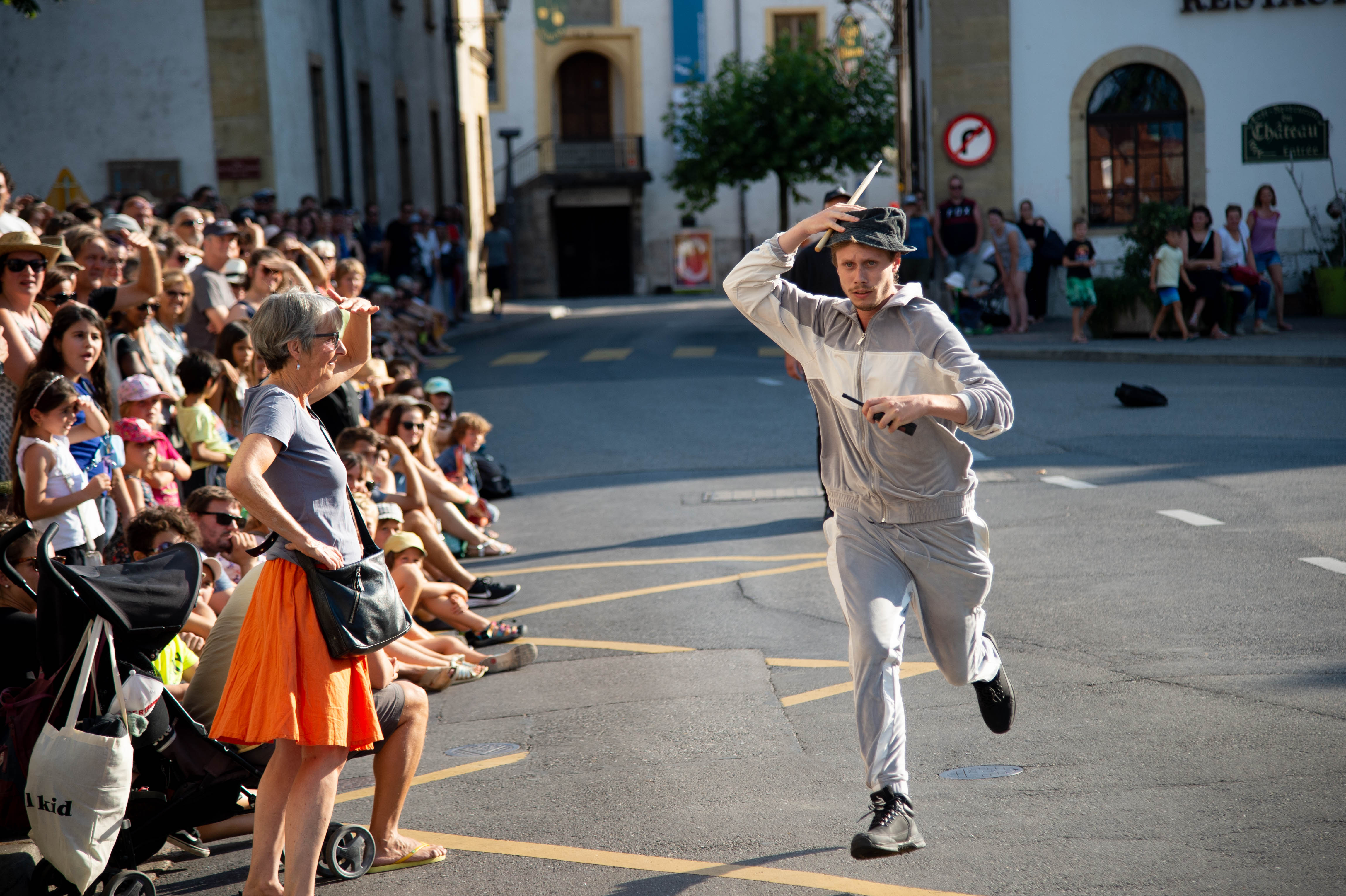 "ne rentrez pas chez vous" au Castrum 2022